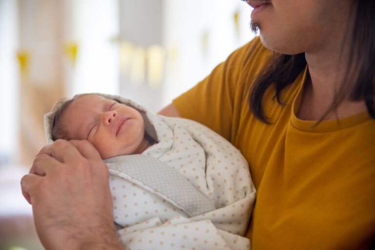 Congé supplémentaire de naissance : quelle durée, quel montant ?